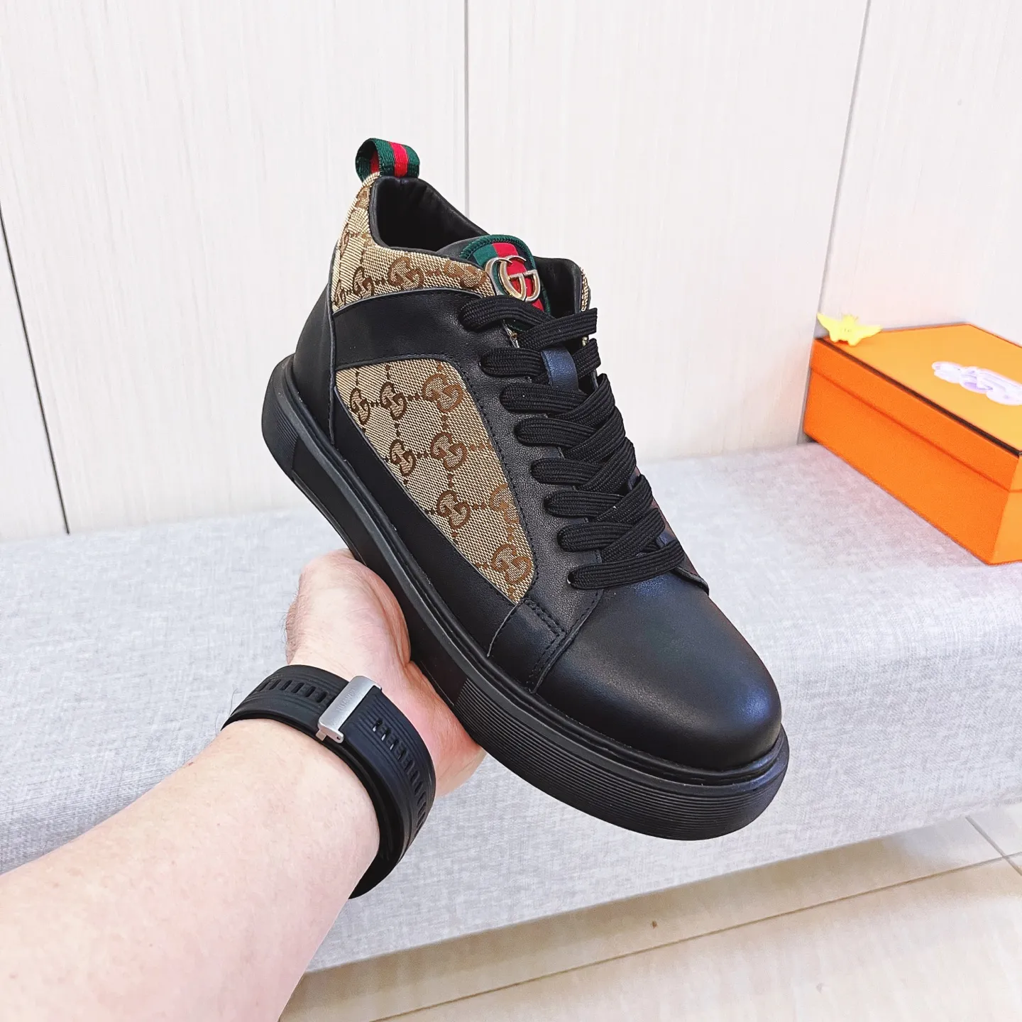 🚘🚘Factory batch 460💰[LV]🔥Louis Vuitton, a high-end men's shoe brand, official website 1:1 latest masterpiece: the upper is made of first-layer cowhide imported from Italy with a comfortable and breathable lining➕original non-slip and wear-resistant outsole🔥, making walking more convenient and comfortable! An exclusive new model, a stunning work, a beautiful 1:1 replica [color] compared to the official quality! Create a fashionable personality to set off your uniqueness! A must-have for trendy men! Classic 🔥Size: 38-44 Color: 🔥 2⃣️colors available🔥.